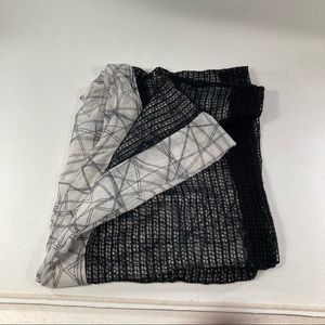 🔴5/$25 Black and White Geometric Infinity Scarf